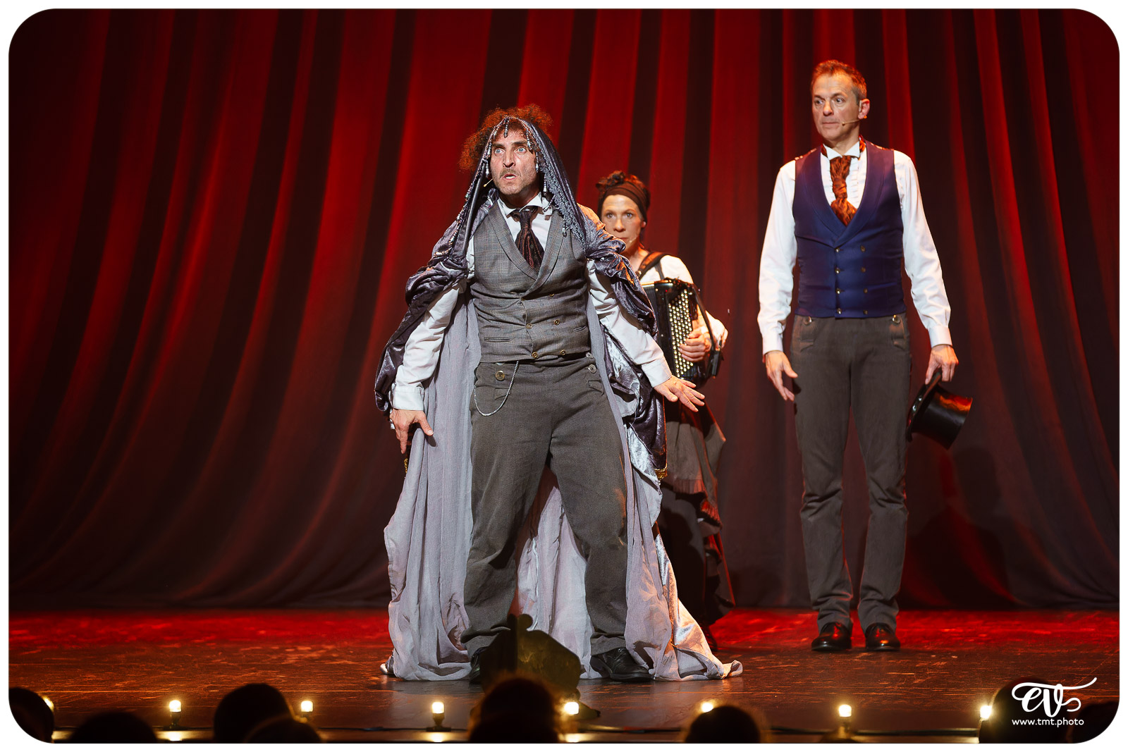 LA CLAQUE (FRED RADIX)